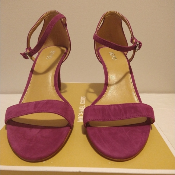 Micheal Kors Garnet Leather Simone Mid Sandals - Picture 10 of 12